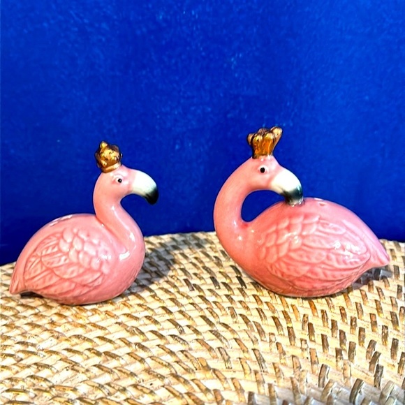 New Cracker Barrel Ceramic Pink Flamingo Crowned King&Queen-Salt & Pepper Shaker - Picture 3 of 5